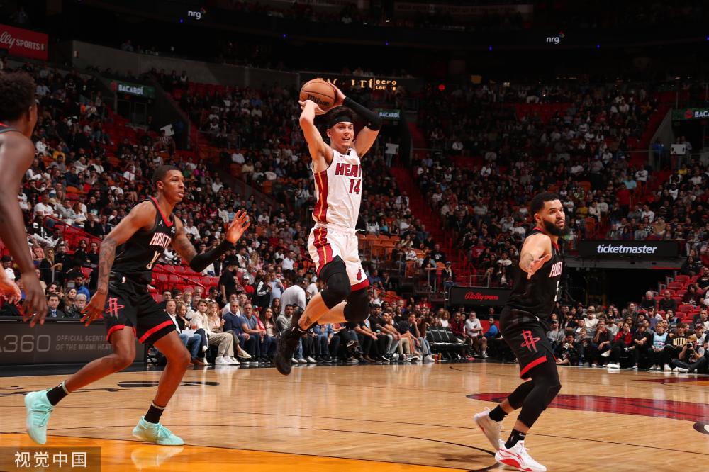 并在比赛中 并在比赛中